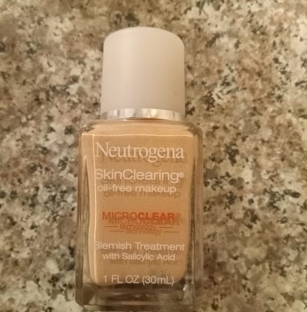 Neutrogena SkinClearing Oil-Free Makeup in Beige